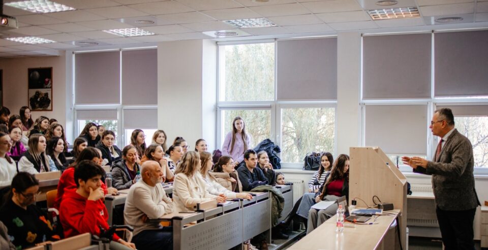 „La un ceai cu specialiștii”, un eveniment legat de incluziunea studenților și angajaților cu dizabilități din USV „La un ceai cu specialiștii”, un eveniment legat de incluziunea studenților și angajaților cu dizabilități din USV