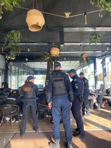 250 de elevi, găsiți în localuri, în miezul zilei, după o razie a Poliției la Fălticeni