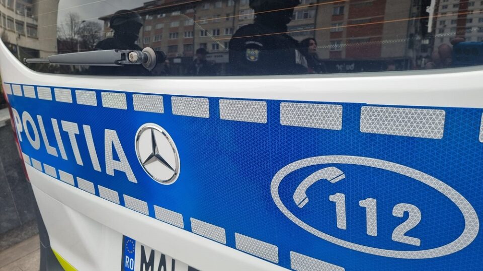 Polițiștii au oprit de urgență un tren, la ieșirea din Suceava, pentru a opri o sinucidere Polițiștii au oprit de urgență un tren, la ieșirea din Suceava, pentru a opri o sinucidere