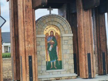 „Poarta Raiului” există și se află la intrarea în comuna Horodnic de Sus