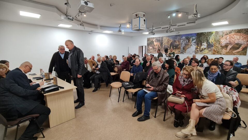 „Trecerea” – cea de-a zecea carte a jurnalistului Neculai Roșca, lansată cu sala plină „Trecerea” – cea de-a zecea carte a jurnalistului Neculai Roșca, lansată cu sala plină