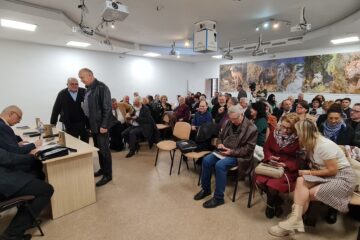 „Trecerea” – cea de-a zecea carte a jurnalistului Neculai Roșca, lansată cu sala plină „Trecerea” – cea de-a zecea carte a jurnalistului Neculai Roșca, lansată cu sala plină