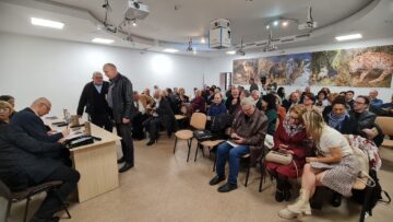 „Trecerea” – cea de-a zecea carte a jurnalistului Neculai Roșca, lansată cu sala plină