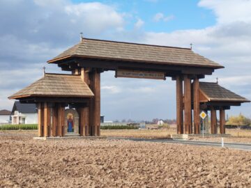 „Poarta Raiului” există și se află la intrarea în comuna Horodnic de Sus