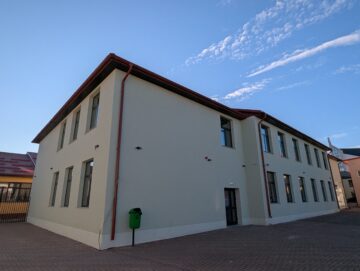 Primăria Vicovu de Sus a finalizat lucrările de reabilitare și modernizare a clădirii principale a Liceului Tehnologic „Ion Nistor”