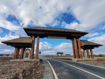 „Poarta Raiului” există și se află la intrarea în comuna Horodnic de Sus