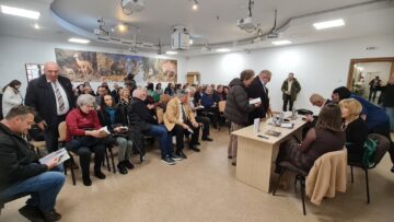 „Trecerea” – cea de-a zecea carte a jurnalistului Neculai Roșca, lansată cu sala plină