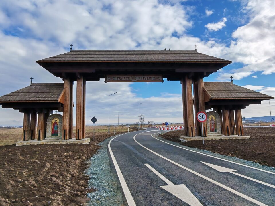 „Poarta Raiului” există și se află la intrarea în comuna Horodnic de Sus „Poarta Raiului” există și se află la intrarea în comuna Horodnic de Sus