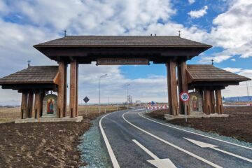 „Poarta Raiului” există și se află la intrarea în comuna Horodnic de Sus „Poarta Raiului” există și se află la intrarea în comuna Horodnic de Sus