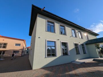 Primăria Vicovu de Sus a finalizat lucrările de reabilitare și modernizare a clădirii principale a Liceului Tehnologic „Ion Nistor”