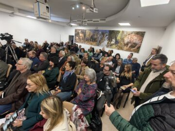 „Trecerea” – cea de-a zecea carte a jurnalistului Neculai Roșca, lansată cu sala plină