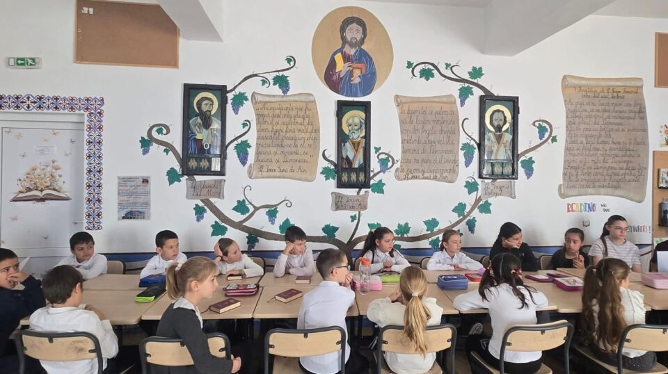 La Suceava, de Ziua Bibliei, peste 7500 de elevi au citit întreaga Sfântă Scriptură într-o singură oră La Suceava, de Ziua Bibliei, peste 7500 de elevi au citit întreaga Sfântă Scriptură într-o singură oră