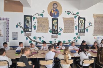 La Suceava, de Ziua Bibliei, peste 7500 de elevi au citit întreaga Sfântă Scriptură într-o singură oră La Suceava, de Ziua Bibliei, peste 7500 de elevi au citit întreaga Sfântă Scriptură într-o singură oră