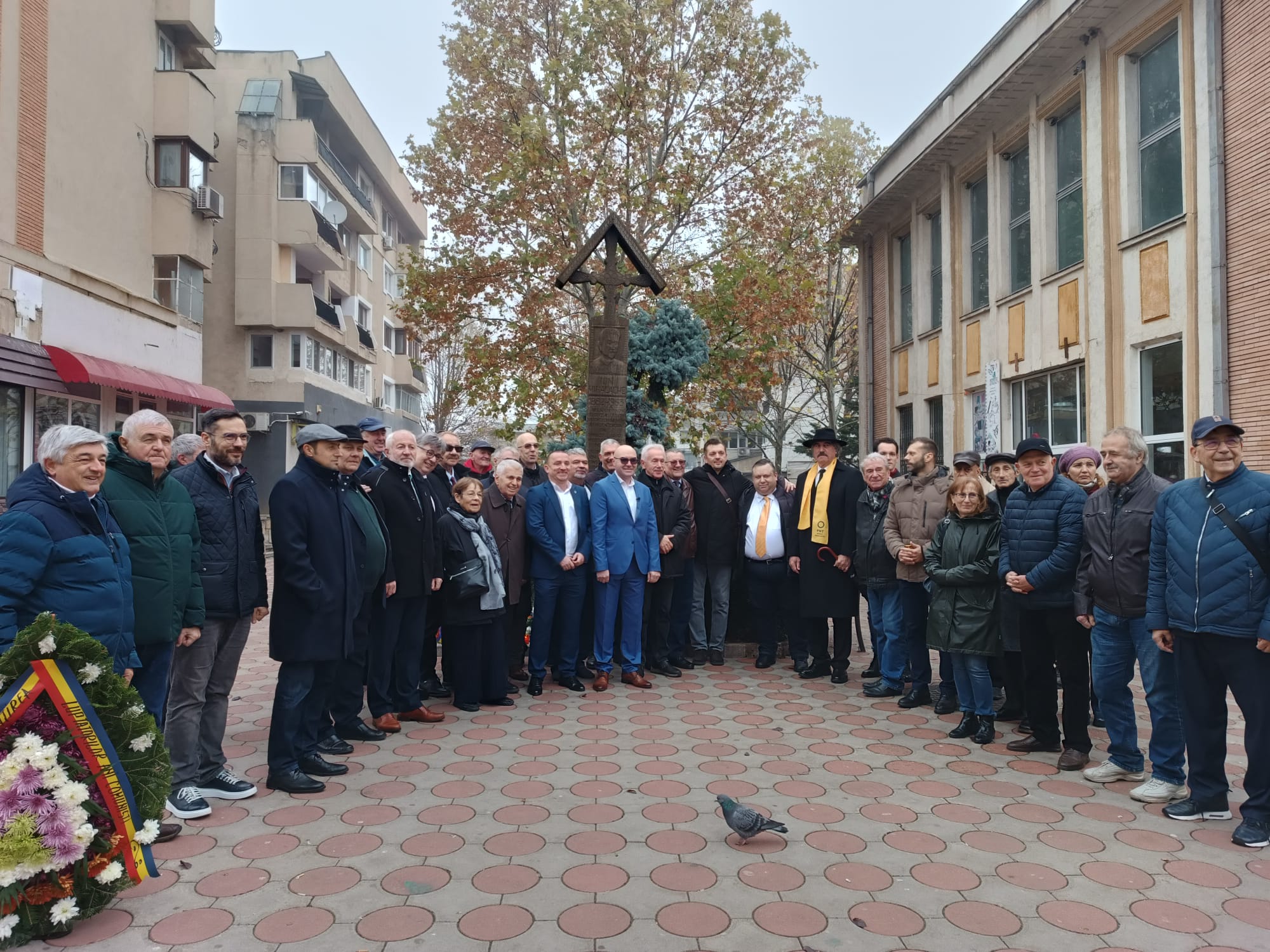 Delegația PNT Maniu-Mihalache, la monumentul de la Râmnicu Sărat