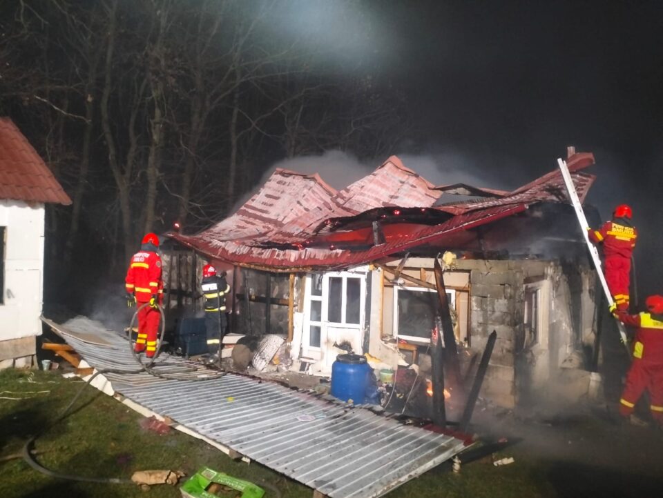 Încă o casă distrusă de un incendiu, duminică noapte, la Gulia Încă o casă distrusă de un incendiu, duminică noapte, la Gulia