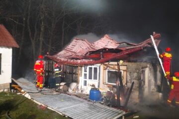 Încă o casă distrusă de un incendiu, duminică noapte, la Gulia