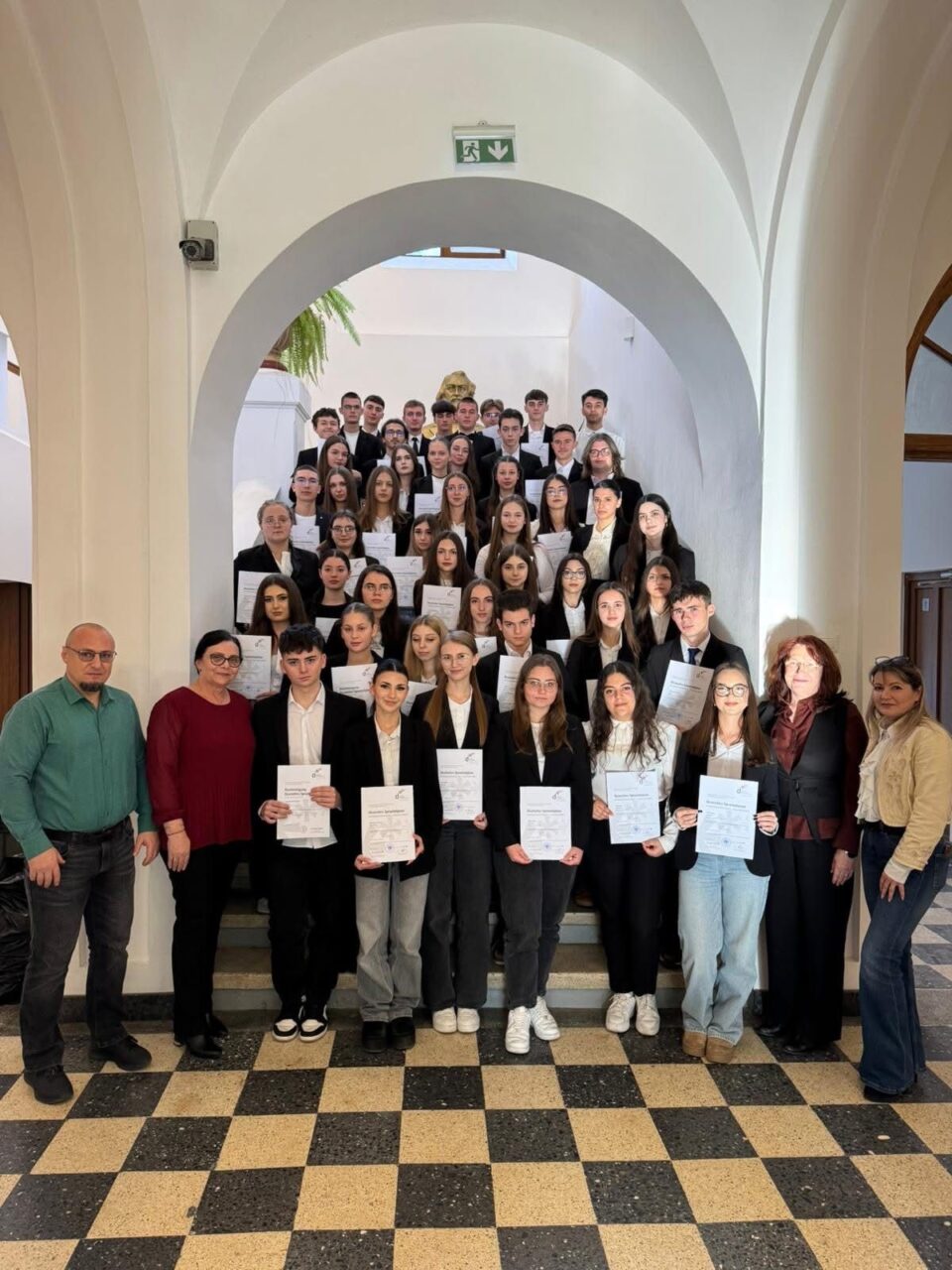 Elevi de la „Hurmuzachi”, recompensați pentru competențele în limba germană Elevi de la „Hurmuzachi”, recompensați pentru competențele în limba germană