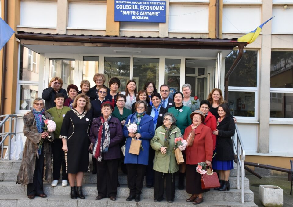 Întâlnire emoționantă la 40 de ani de la absolvirea Liceului Economic Suceava Întâlnire emoționantă la 40 de ani de la absolvirea Liceului Economic Suceava