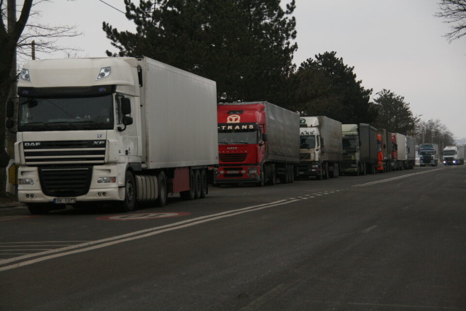 CCI Suceava le oferă companiilor posibilitatea organizării de cursuri gratuite pentru specializarea șoferilor de pe mașinile de marfă CCI Suceava le oferă companiilor posibilitatea organizării de cursuri gratuite pentru specializarea șoferilor de pe mașinile de marfă