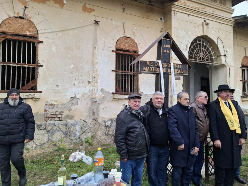 La închisoarea de la Râmnicu Sărat La închisoarea de la Râmnicu Sărat