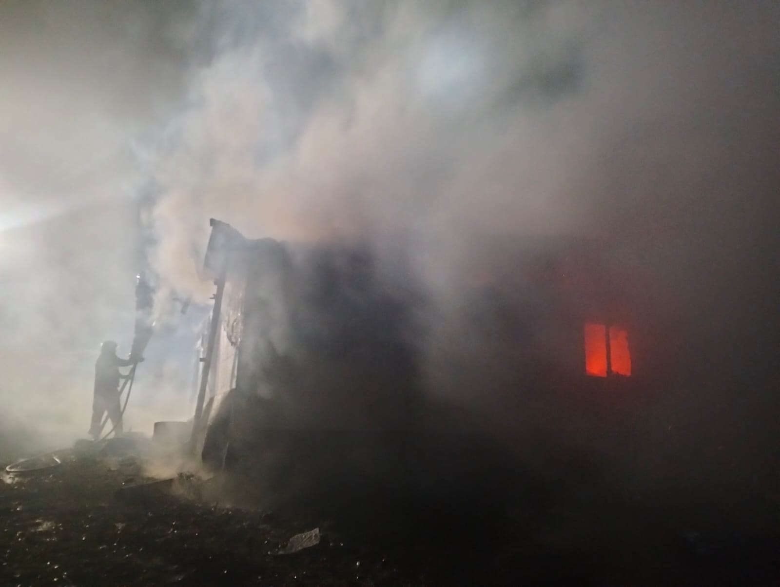 Încă o casă distrusă de un incendiu, duminică noapte, la Gulia