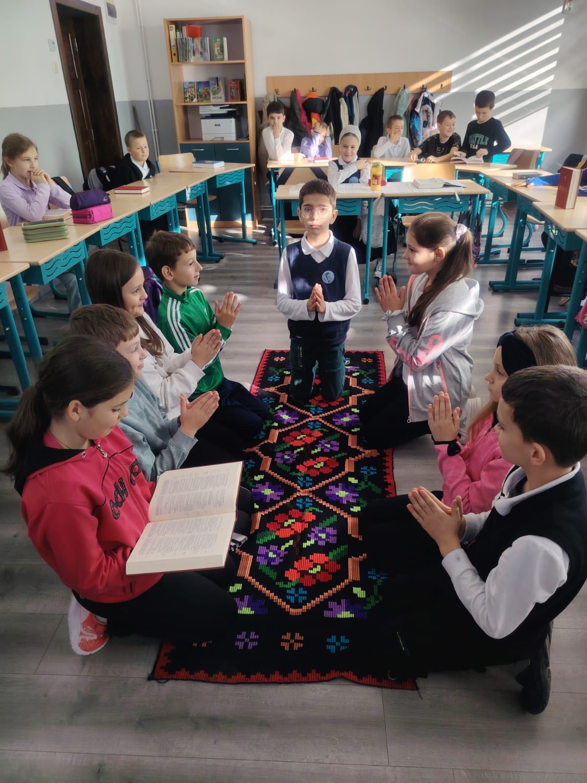 La Suceava, de Ziua Bibliei, peste 7500 de elevi au citit întreaga Sfântă Scriptură într-o singură oră