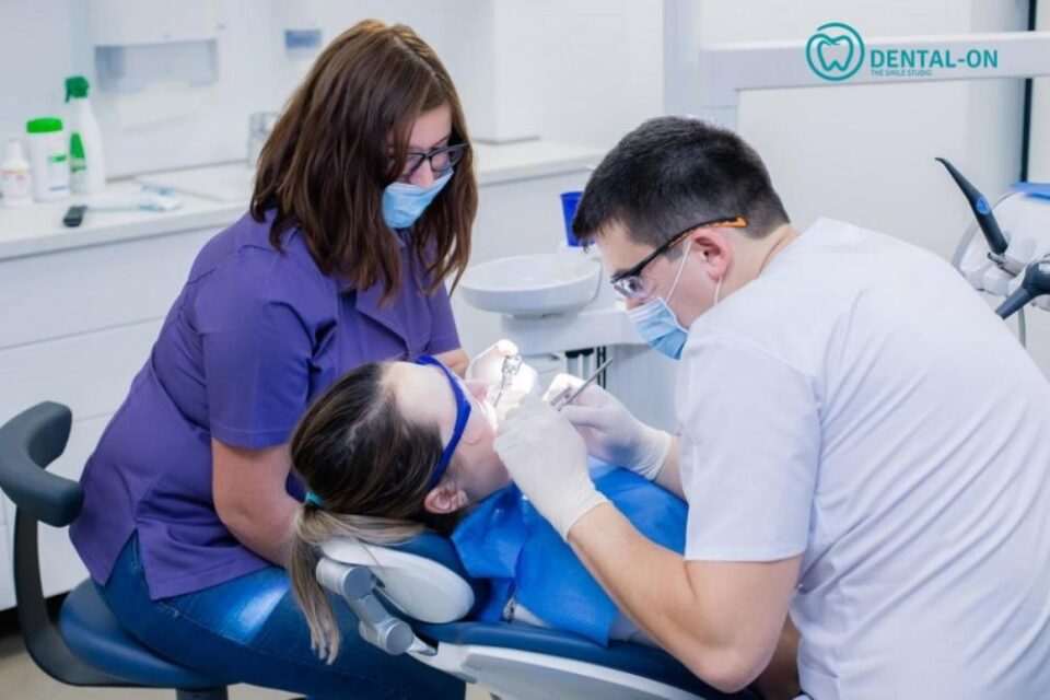 Drumul către un zâmbet perfect începe la Clinica DENTAL-ON Suceava! Sursa foto: dental-on.ro Drumul către un zâmbet perfect începe la Clinica DENTAL-ON Suceava! Sursa foto: dental-on.ro