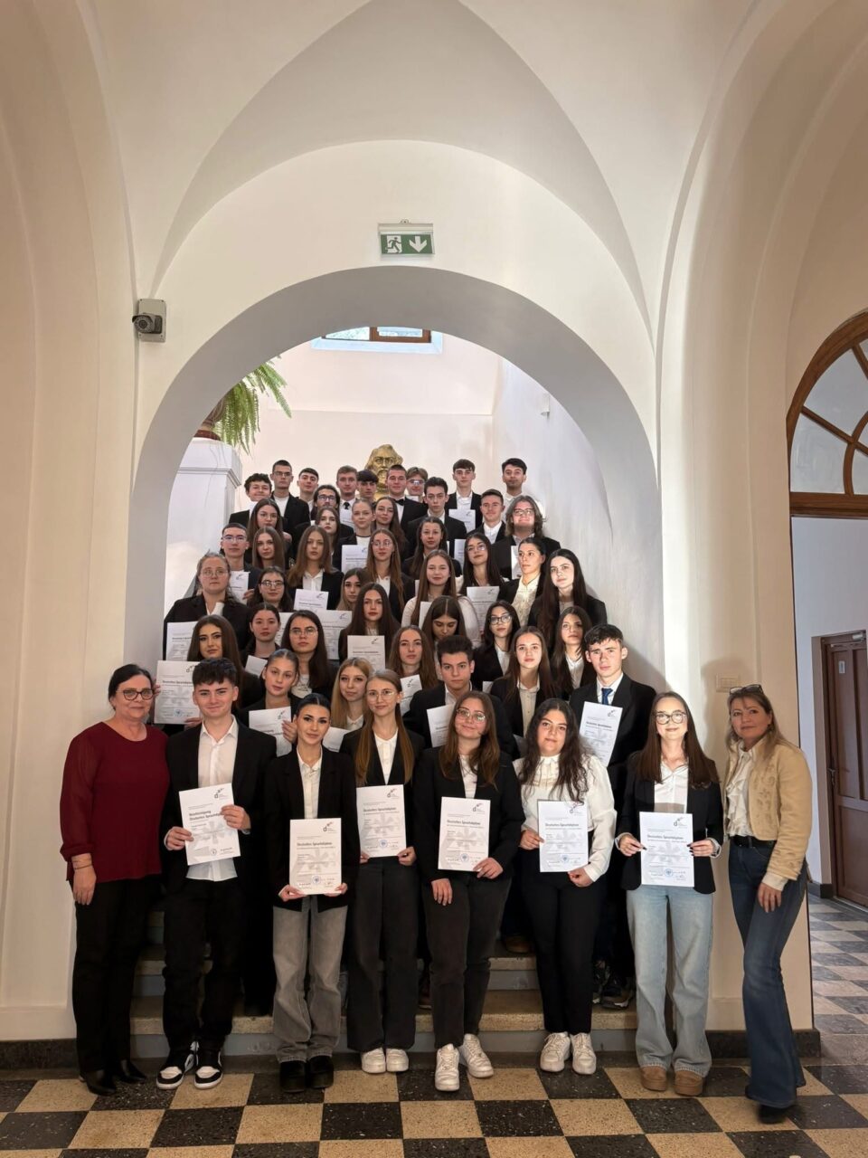 Elevi de la „Hurmuzachi”, recompensați pentru competențele în limba germană