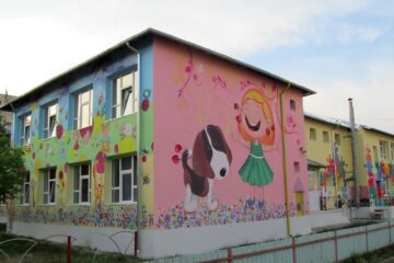 Grădinița „Dumbrava Minunată” din Fălticeni, selectată în Programul național „Clubul Familiei”