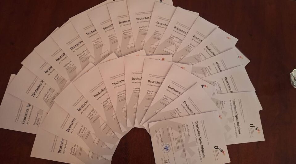 Elevi de la „Hurmuzachi”, recompensați pentru competențele în limba germană