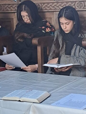 „Ora de Biblie” 2025: Liceul Teoretic „Iorgu Vârnav Liteanu” din Liteni, alături de cei peste 7.500 de elevi care au citit integral Scriptura într-o oră