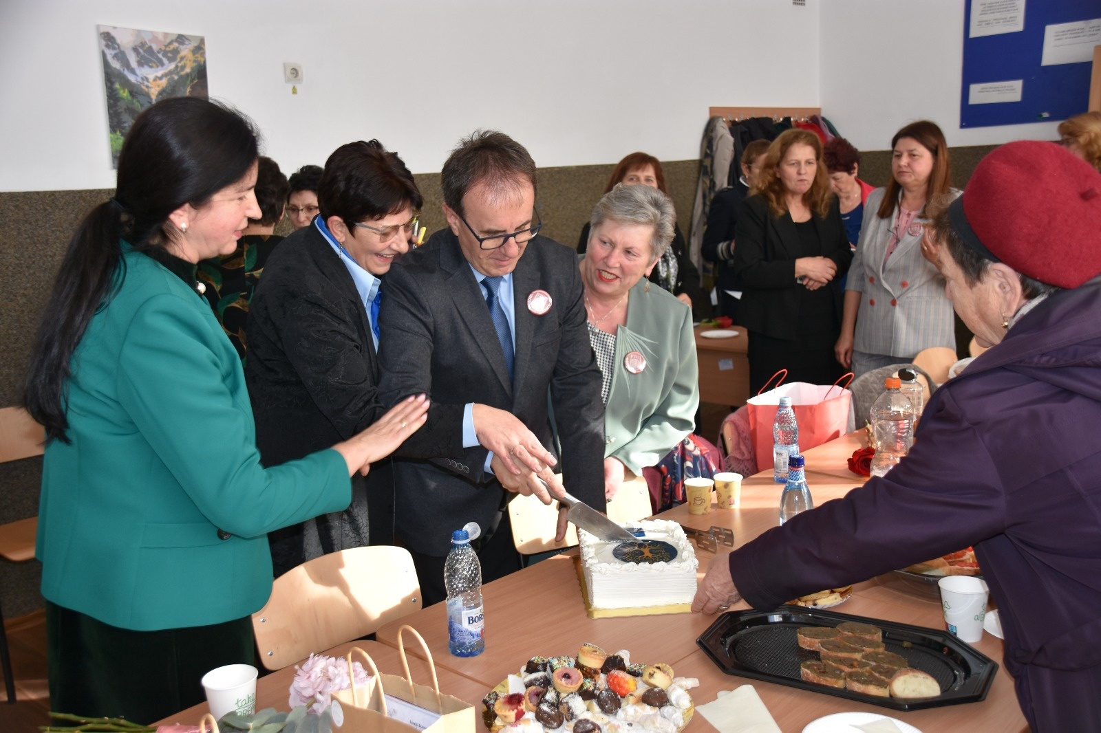 Întâlnire emoționantă la 40 de ani de la absolvirea Liceului Economic Suceava