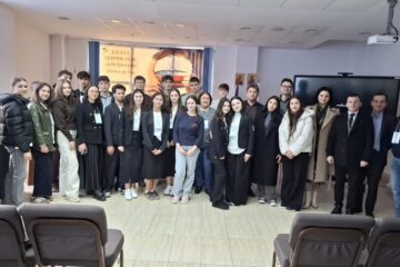 Liceeni în rol de cercetători în competiția „Investigația sociologică”. Premiul I a mers către două eleve de la Rădăuți