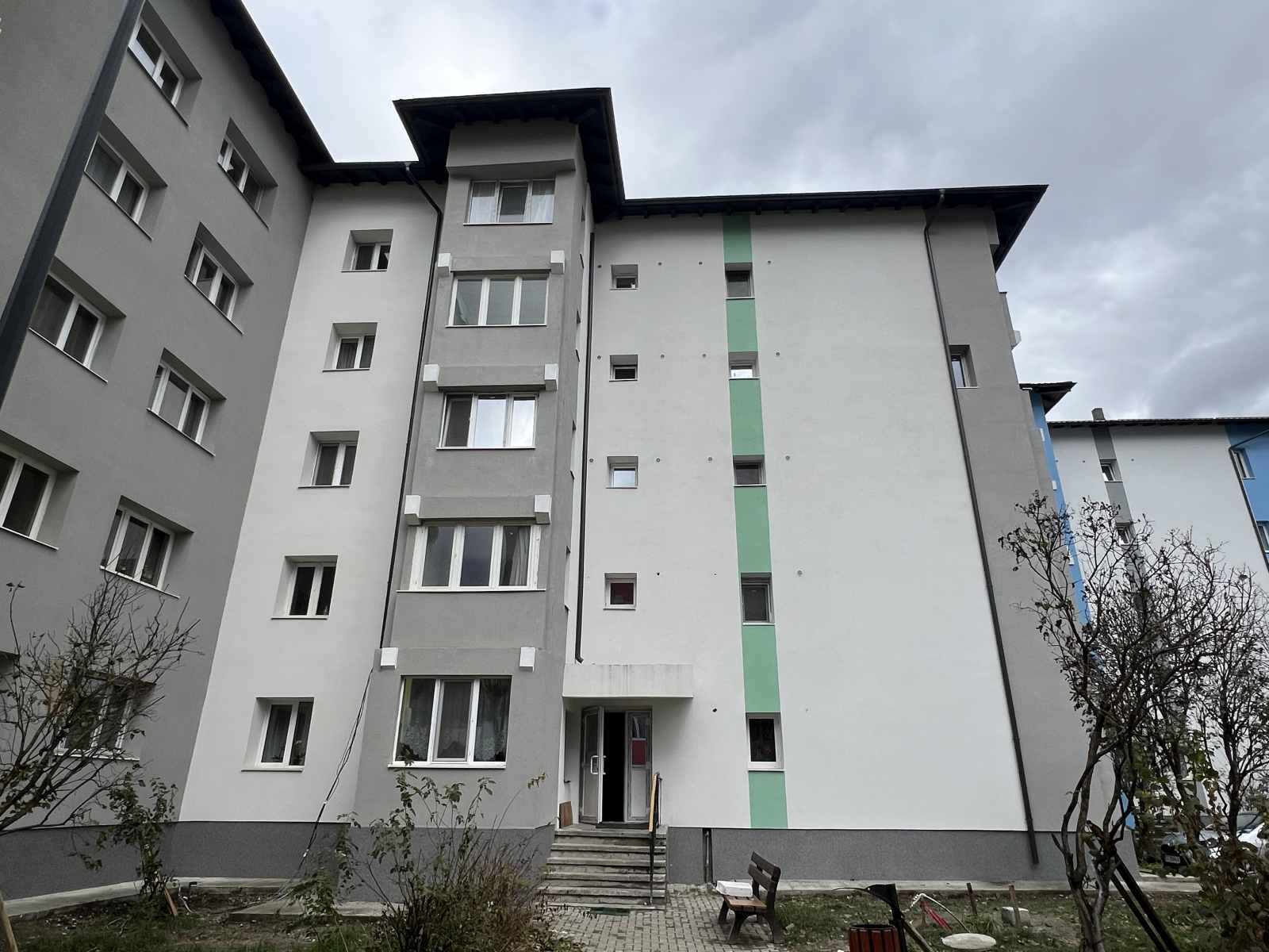 Primăria Vatra Dornei se apropie de finalizarea lucrărilor de reabilitare energetică a 20 de blocuri din municipiu