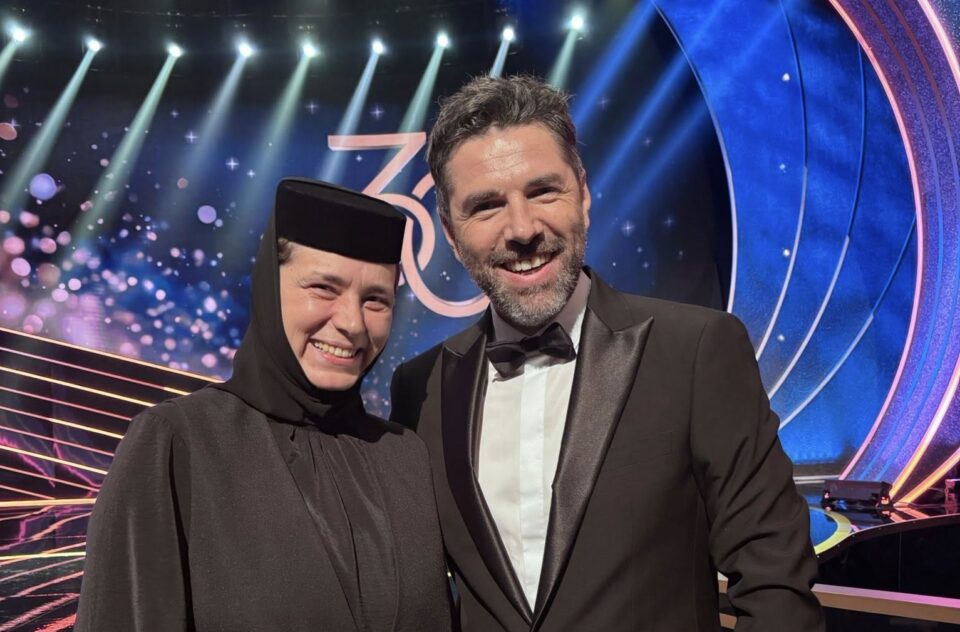 Maica Ecaterina, cunoscută pentru implicarea ei în activitatea Așezământului de copii de la Rădăuți, premiată la „Gala PRO TV – 30”