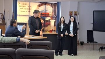 Liceeni în rol de cercetători în competiția „Investigația sociologică”. Premiul I a mers către două eleve de la Rădăuți