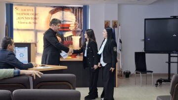 Liceeni în rol de cercetători în competiția „Investigația sociologică”. Premiul I a mers către două eleve de la Rădăuți