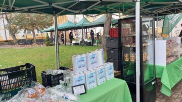 Zacuscă de mere și morcov sau de praz, pâine cu maia sălbatică, miere cu mentă, în oferta pieței volante din Campusul Universității