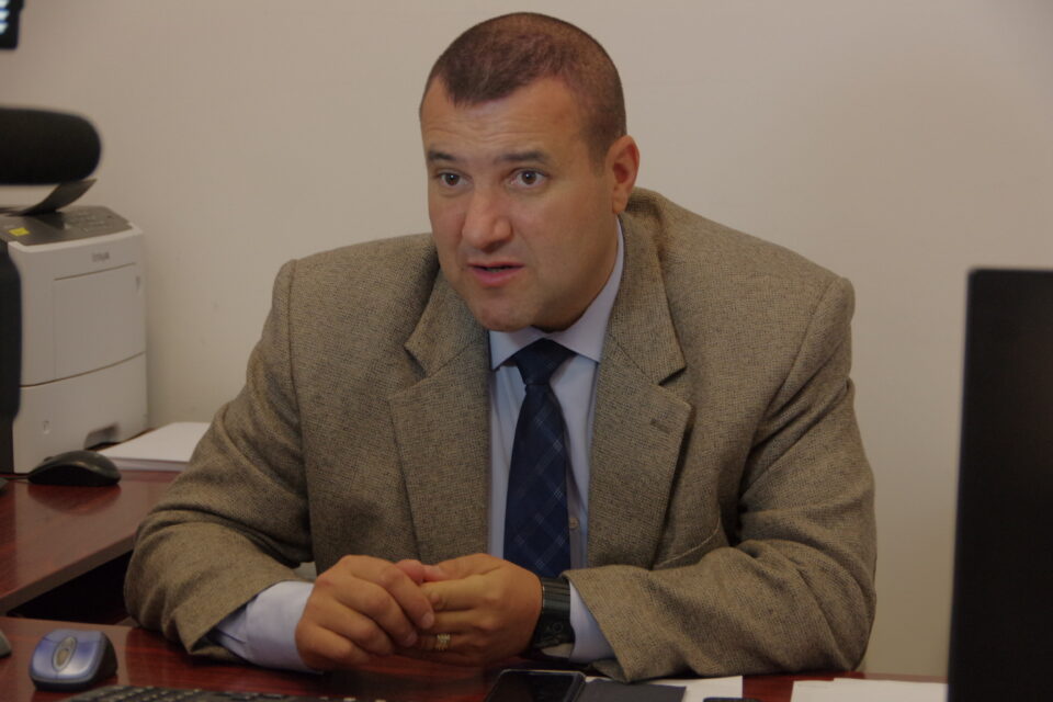 Comisarul-șef Radu Obreja, fostul șef al Serviciului Permise și Înmatriculări Suceava Comisarul-șef Radu Obreja, fostul șef al Serviciului Permise și Înmatriculări Suceava