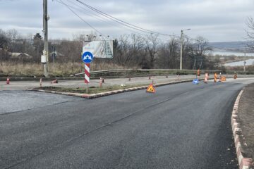 Au început lucrările pentru asfaltarea străzii Sucevei din Fălticeni, de la intrarea în municipiu până la ocolul silvic