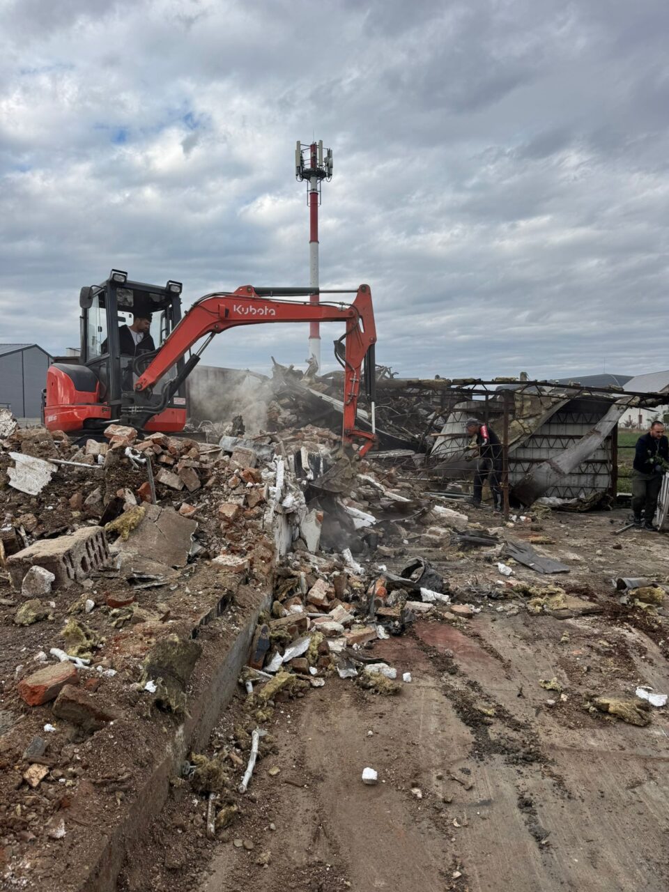 A fost arestat individul care a incendiat două hale din Dumbrăveni, provocând pagube de două milioane de euro