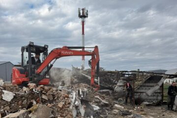 A fost arestat individul care a incendiat două hale din Dumbrăveni, provocând pagube de două milioane de euro A fost arestat individul care a incendiat două hale din Dumbrăveni, provocând pagube de două milioane de euro