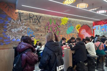 Peste 600 de adolescenți au fost prezenți la antrenamentul Tyranozaur Peste 600 de adolescenți au fost prezenți la antrenamentul Tyranozaur