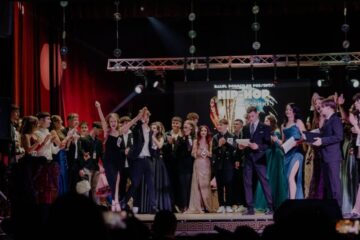 Balul Bobocilor de la Colegiul ,,Regele Ferdinand I” – o explozie de energie Hip-Hop Balul Bobocilor de la Colegiul ,,Regele Ferdinand I” – o explozie de energie Hip-Hop