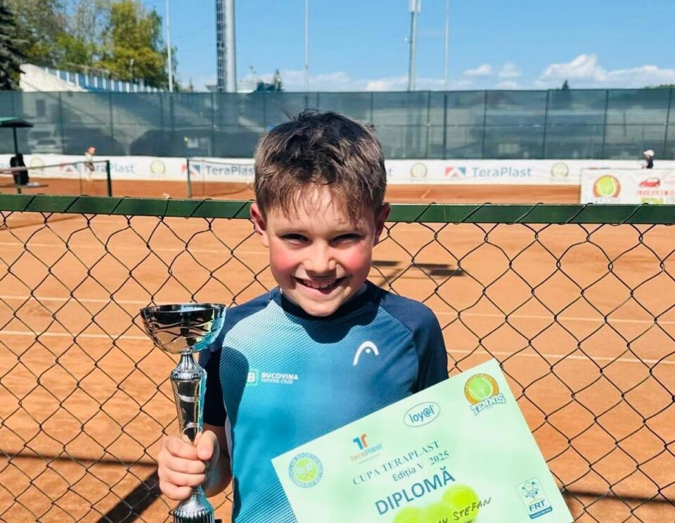 Rezultate bune pentru tenisul juvenil sucevean la turneele de la Bacău și Bistrița