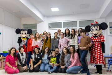 Casa Teona împlinește un an – un an de joacă, terapie și comunitate pentru copiii cu cerințe speciale din județul Suceava