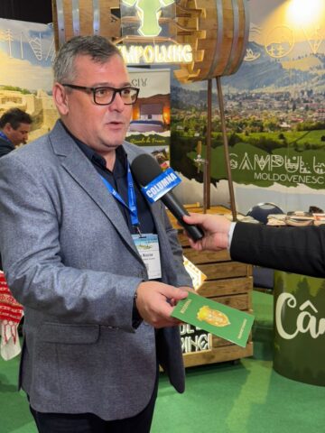 Produsele tradiționale și obiceiurile atrag un număr mare de vizitatori la standul Bucovinei de la Târgul de Turism al României