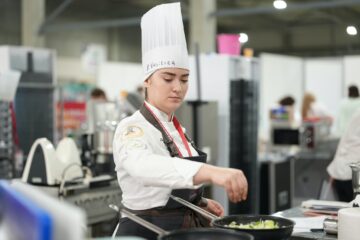 O elevă din Vatra Dornei a impresionat la o competiție de gătit din Belgia