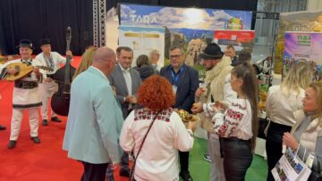 Produsele tradiționale și obiceiurile atrag un număr mare de vizitatori la standul Bucovinei de la Târgul de Turism al României