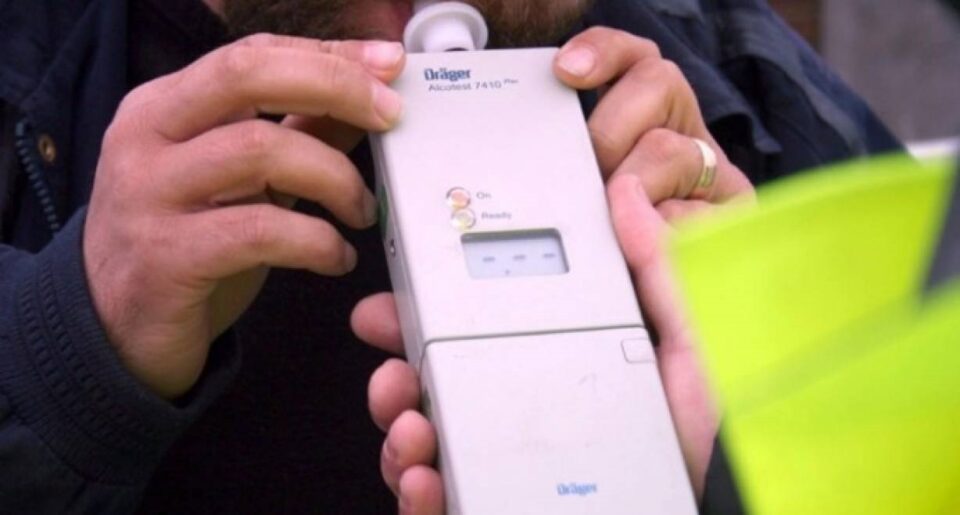 Băut și cu permisul suspendat, a plecat la plimbare cu mașina pe străzile municipiului Suceava